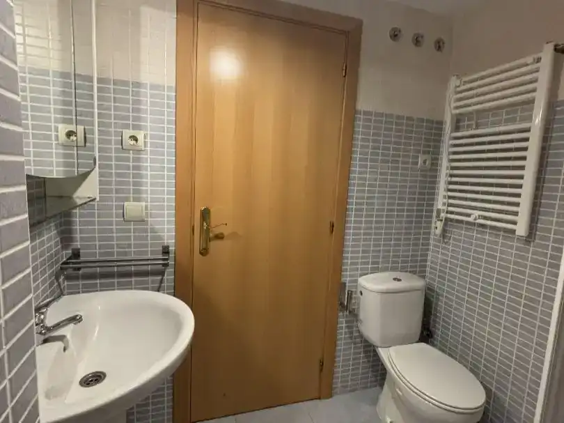 Bany de Pis en venda en Organyà amb Parquet i Moblat