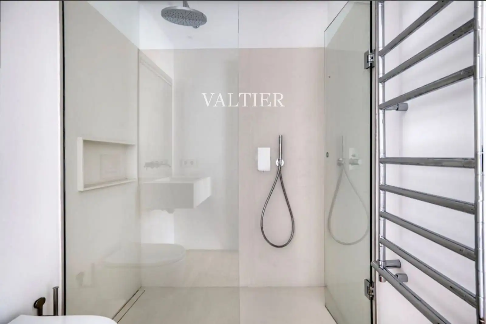 Bathroom of Flat for rent in Madrid  with Air Conditioner, Heating and Terrace