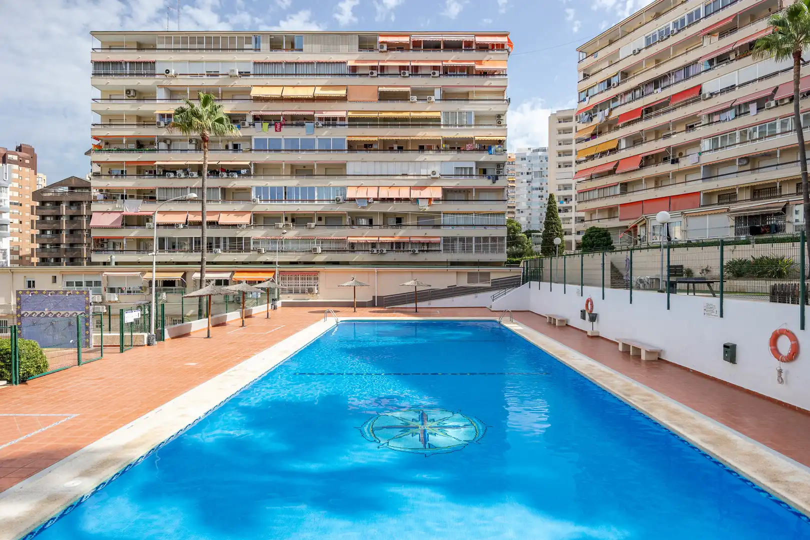 Piscina de Piso en venta en Benidorm con Piscina, Amueblado y Piscina comunitaria