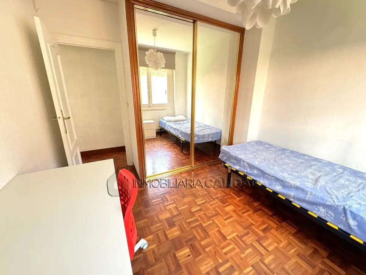 Habitación de Piso de alquiler en Burgos con Calefacción, Terraza y Amueblado