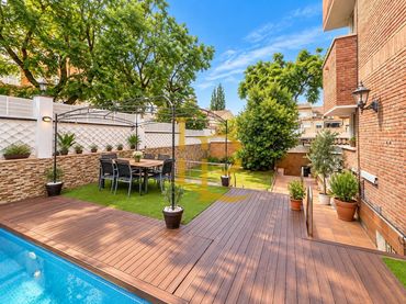 Casa amb piscina en venda a Martinica – Ateneu