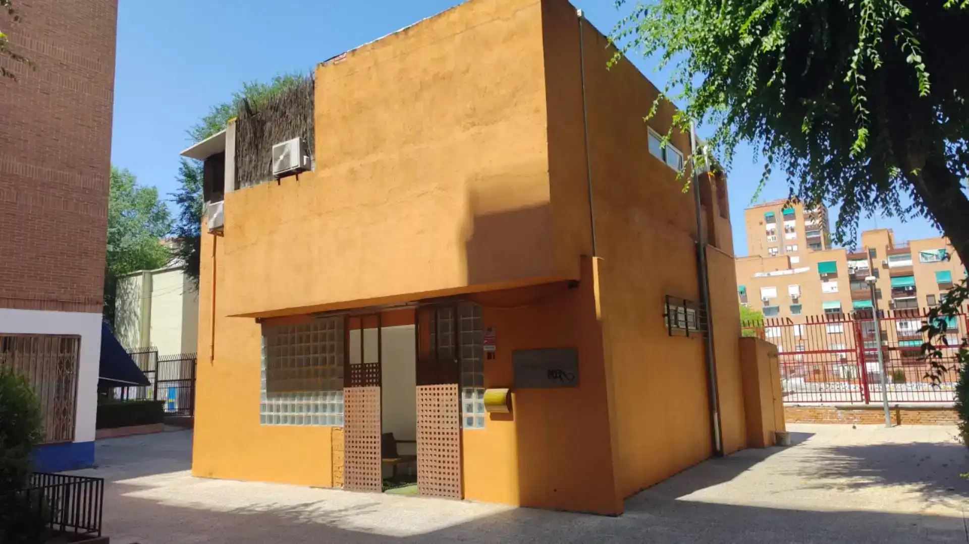 Vista exterior de Casa o xalet per a compartir en Madrid amb Aire condicionat, Parquet i Traster