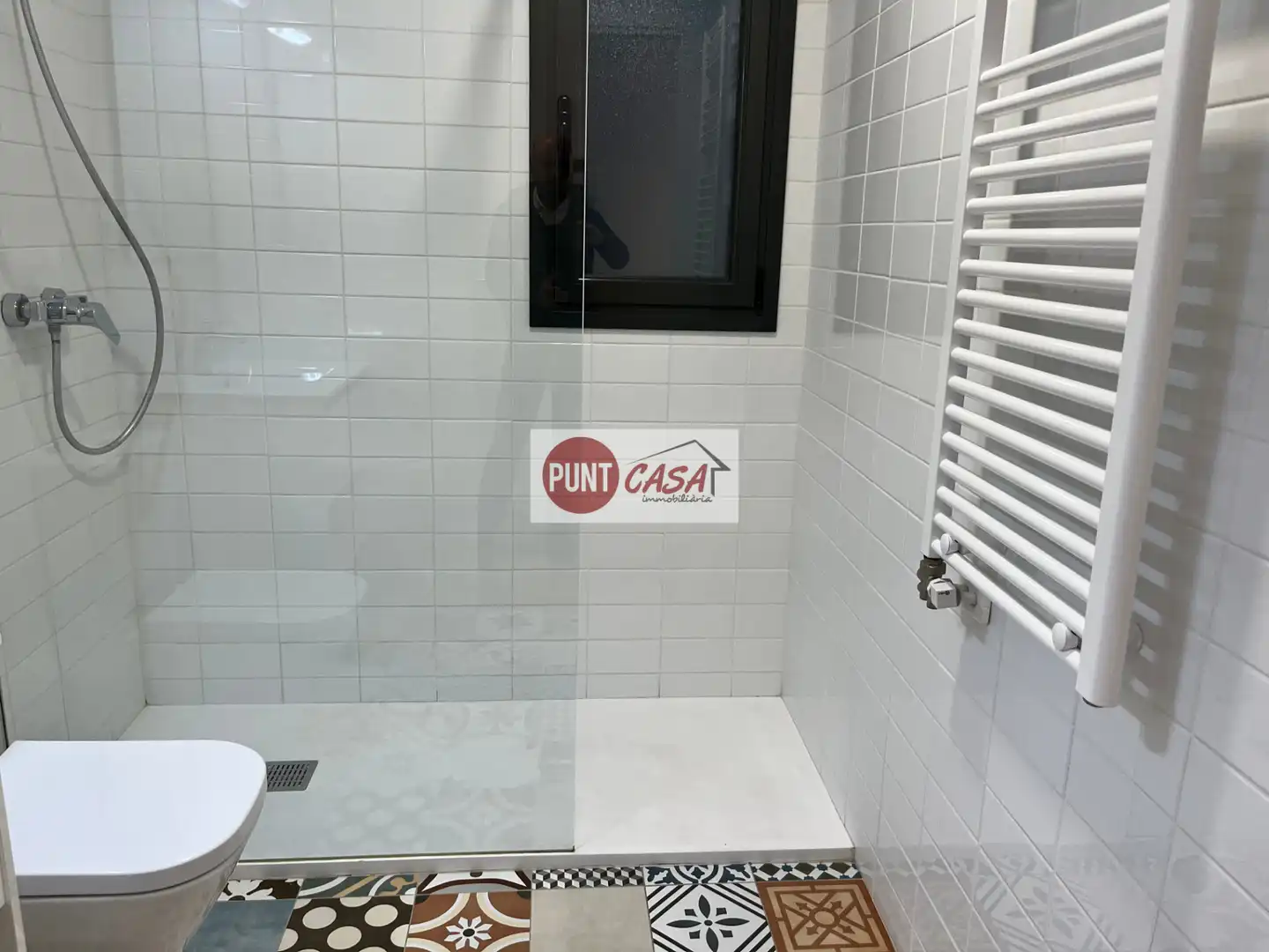 Baño de Piso de alquiler en Lleida con Calefacción, Parquet y Horno