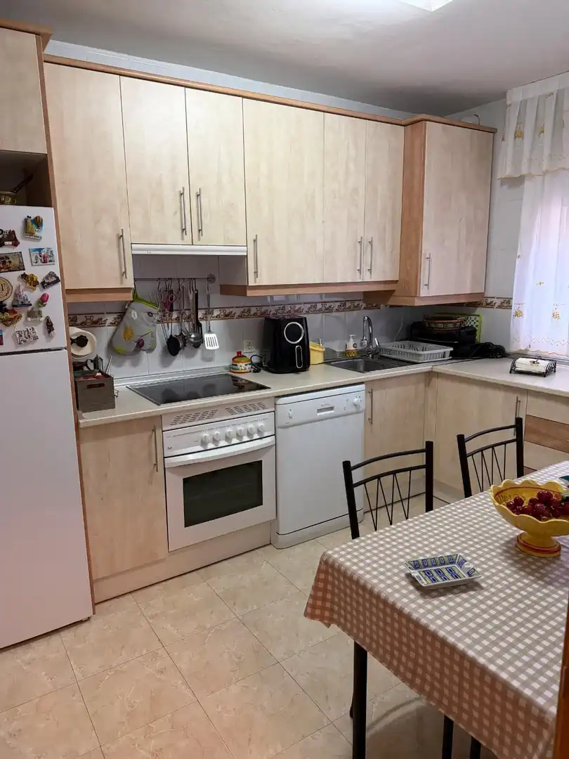 Cocina de Dúplex en venta en Navaluenga con Calefacción, Terraza y Amueblado