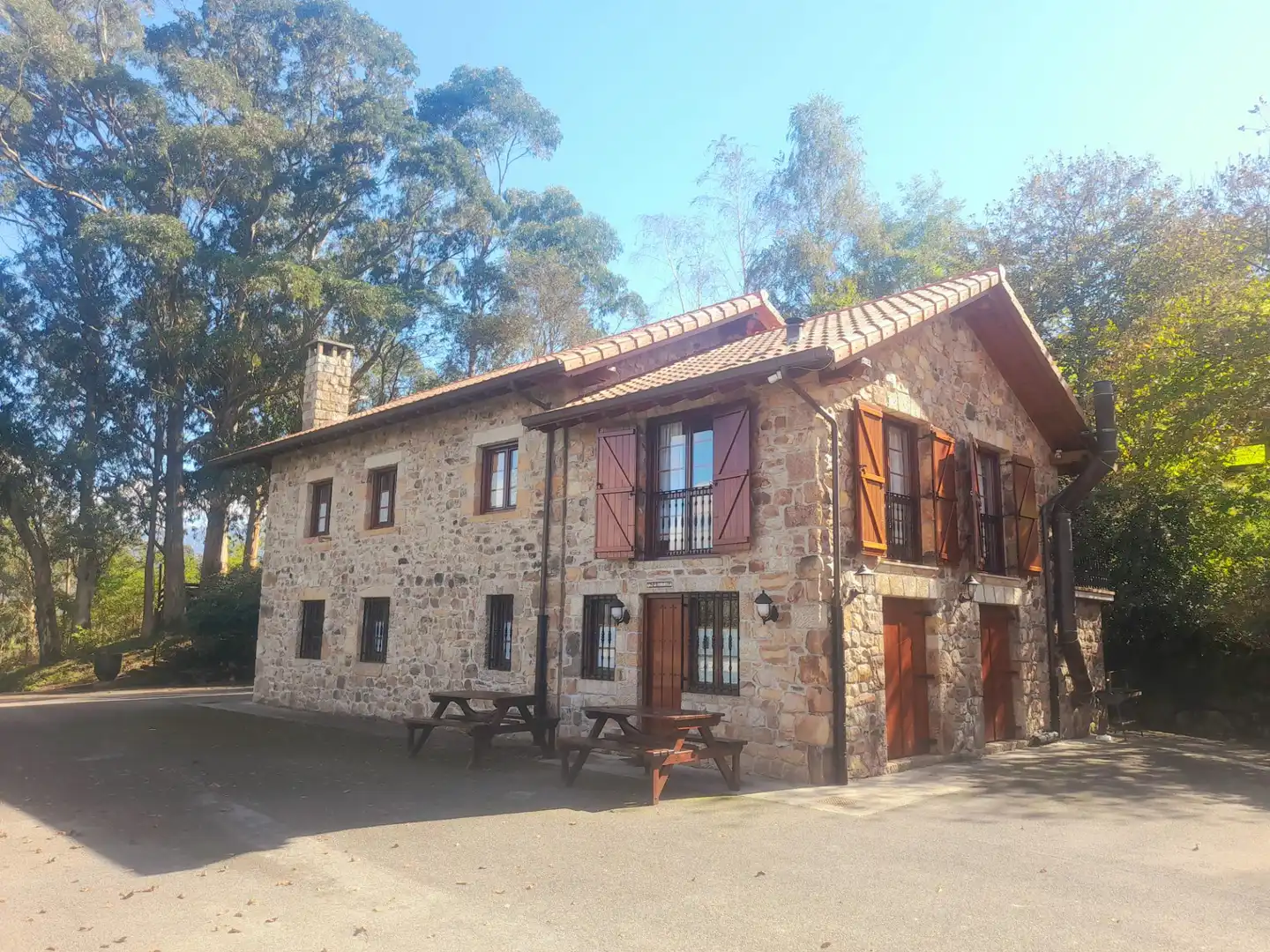 Vista exterior de Casa o xalet en venda en Villacarriedo amb Calefacció i Moblat