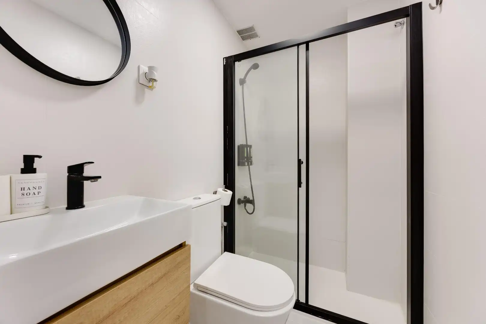 Bathroom of Study for sale in Torrevieja  with Air Conditioner, Terrace and Balcony