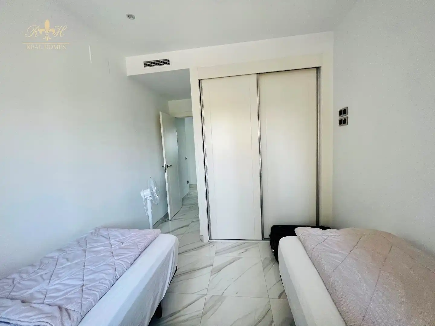 Schlafzimmer von Wohnung zur Miete in Benidorm mit Heizung, Terrasse und Schwimmbad