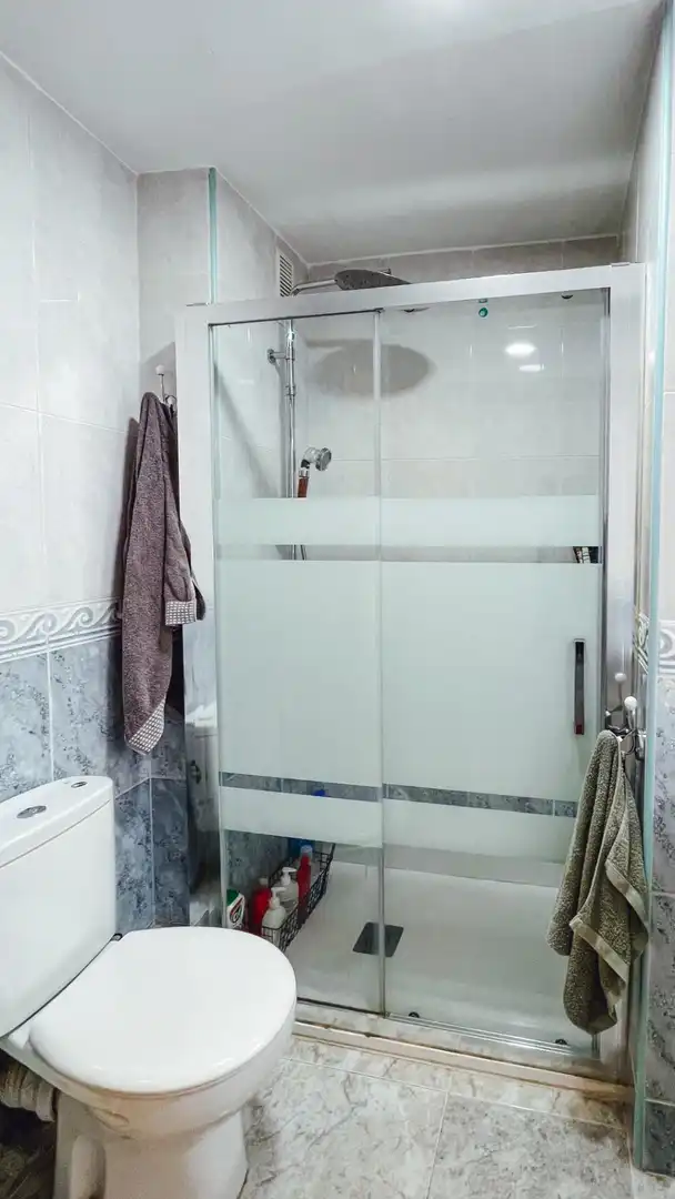 Bathroom of Apartments for sale in Benidorm  with Air Conditioner and Community pool