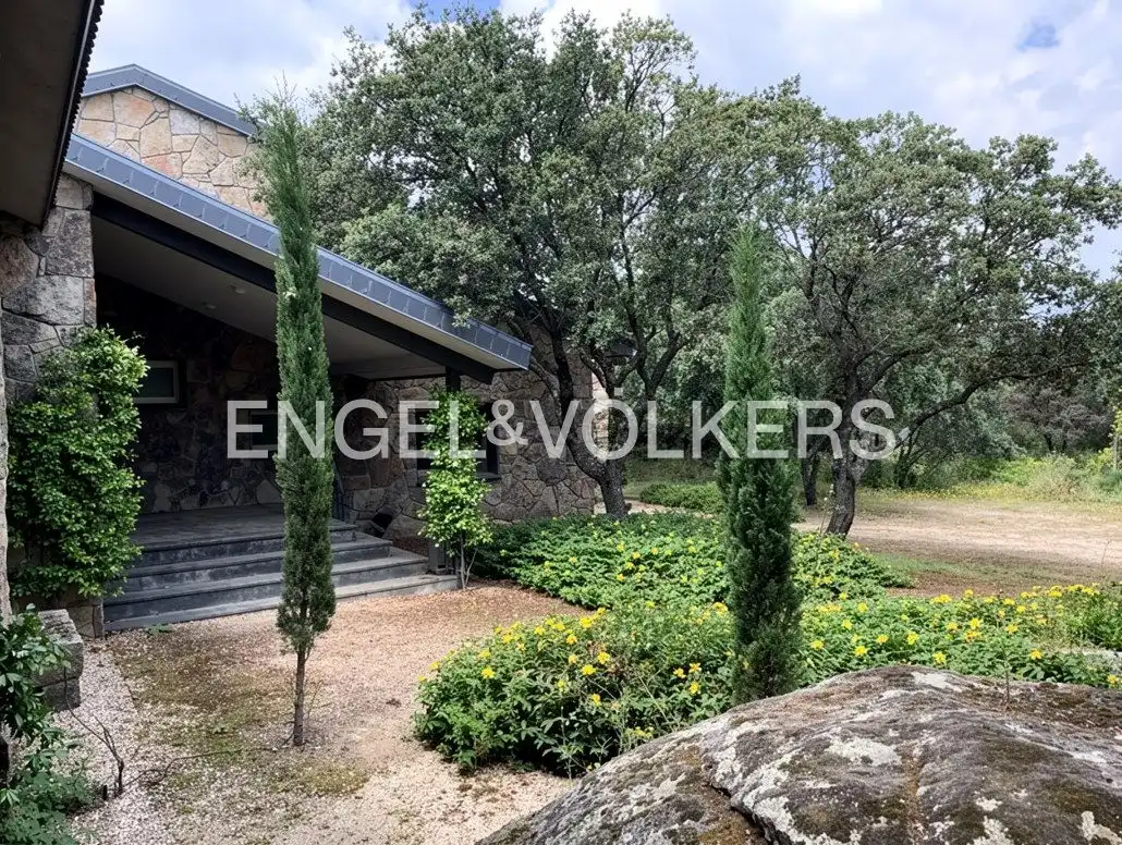 Vista exterior de Finca rústica de lloguer en Alpedrete amb Aire condicionat, Calefacció i Jardí privat