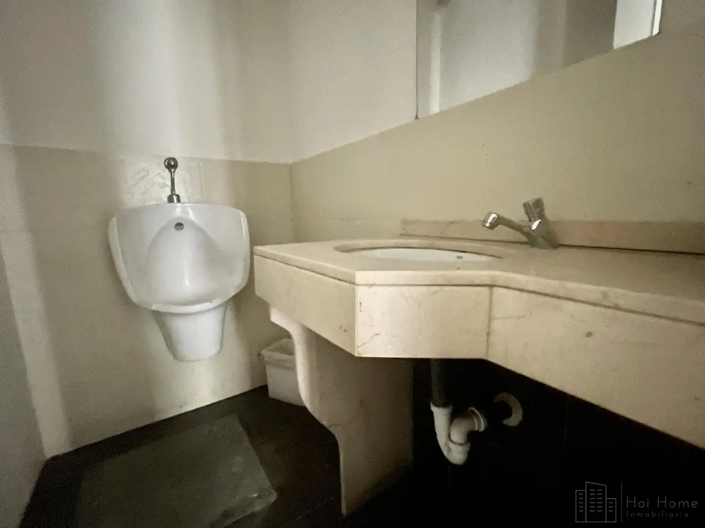 Bathroom of Commercial properties for sale in El Puerto de Santa María