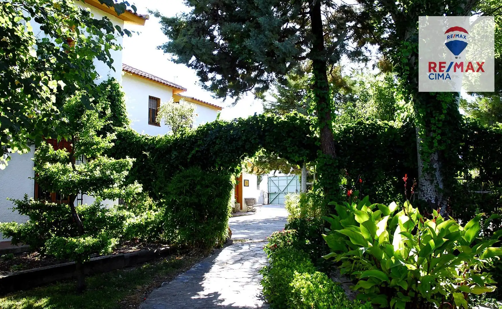 Jardí de Casa o xalet en venda en Baza amb Aire condicionat, Calefacció i Jardí privat