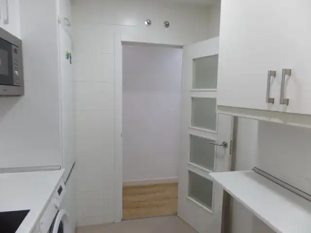Cocina de Piso en venta en Madrid con Calefacción, Horno y Lavadora