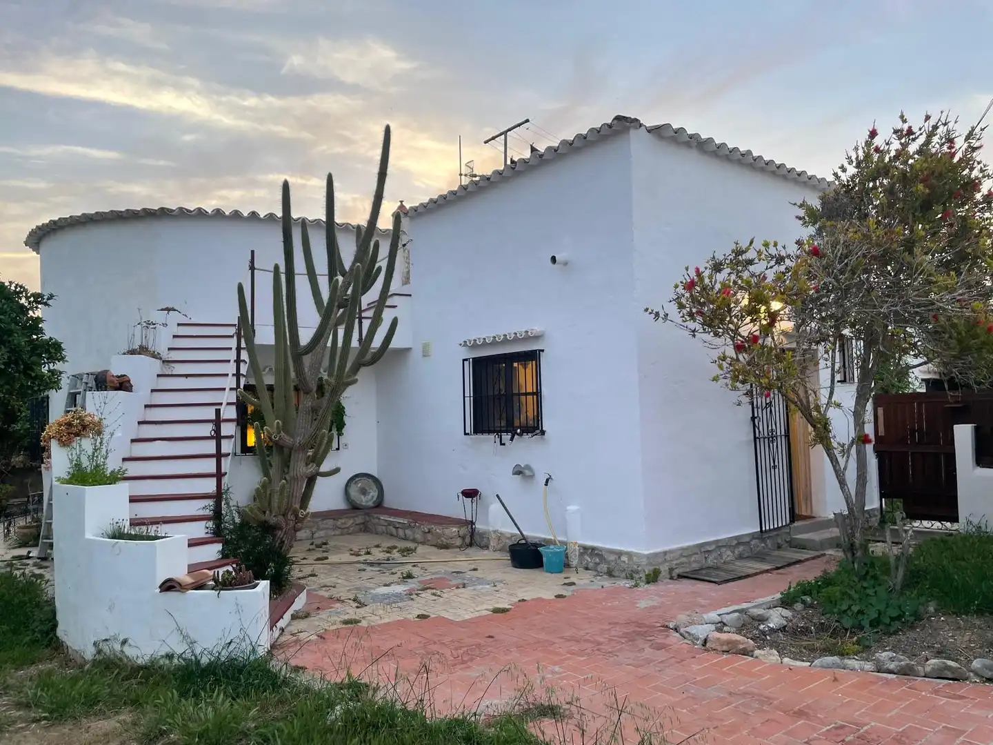 Vista exterior de Finca rústica en venta en Santa Eulària des Riu con Aire acondicionado, Calefacción y Jardín privado