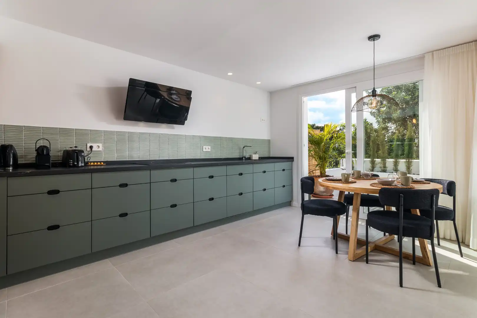 Cocina de Casa adosada en venta en Istán con Aire acondicionado, Terraza y Piscina
