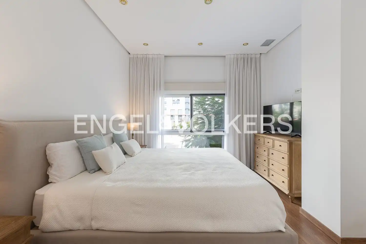 Habitación de Dúplex en venta en Valencia con Aire acondicionado, Calefacción y Jardín privado
