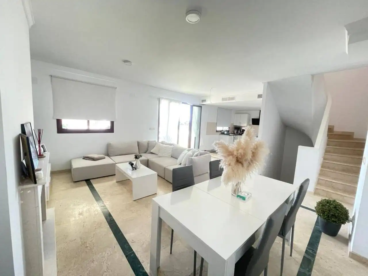 Sala de estar de Casa adosada en venta en Casares con Jardín privado, Terraza y Piscina