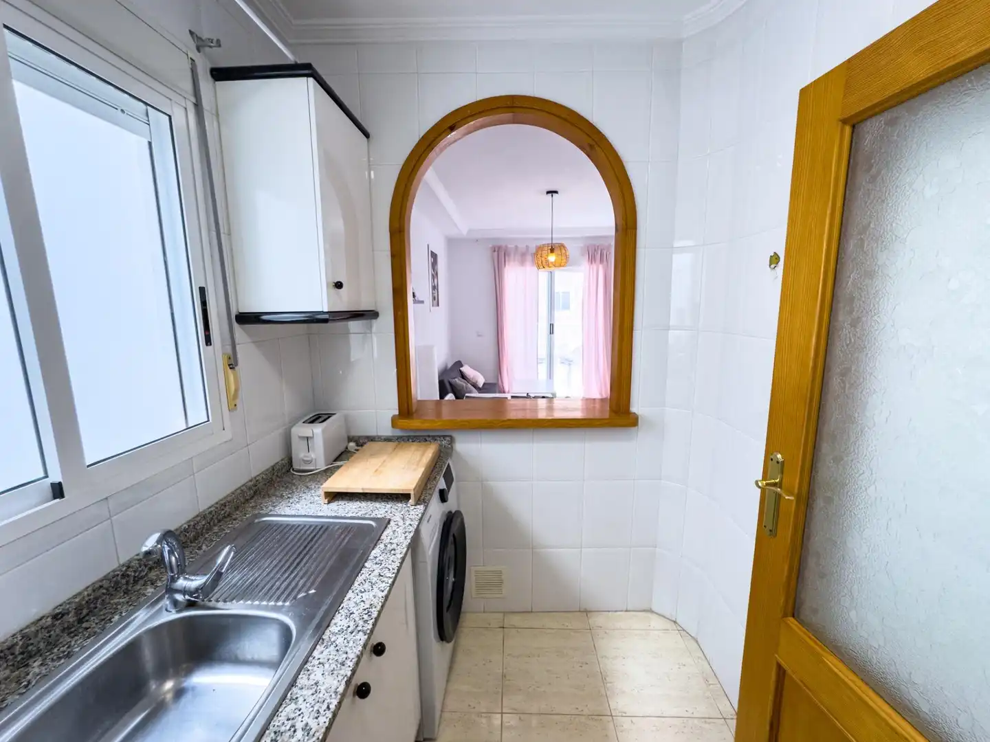 Cuina de Apartament de lloguer en Torrevieja amb Aire condicionat, Calefacció i Terrassa