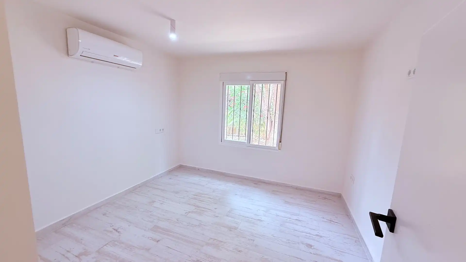 Dormitori de Casa o xalet de lloguer en L'Alfàs del Pi amb Aire condicionat, Jardí privat i Piscina