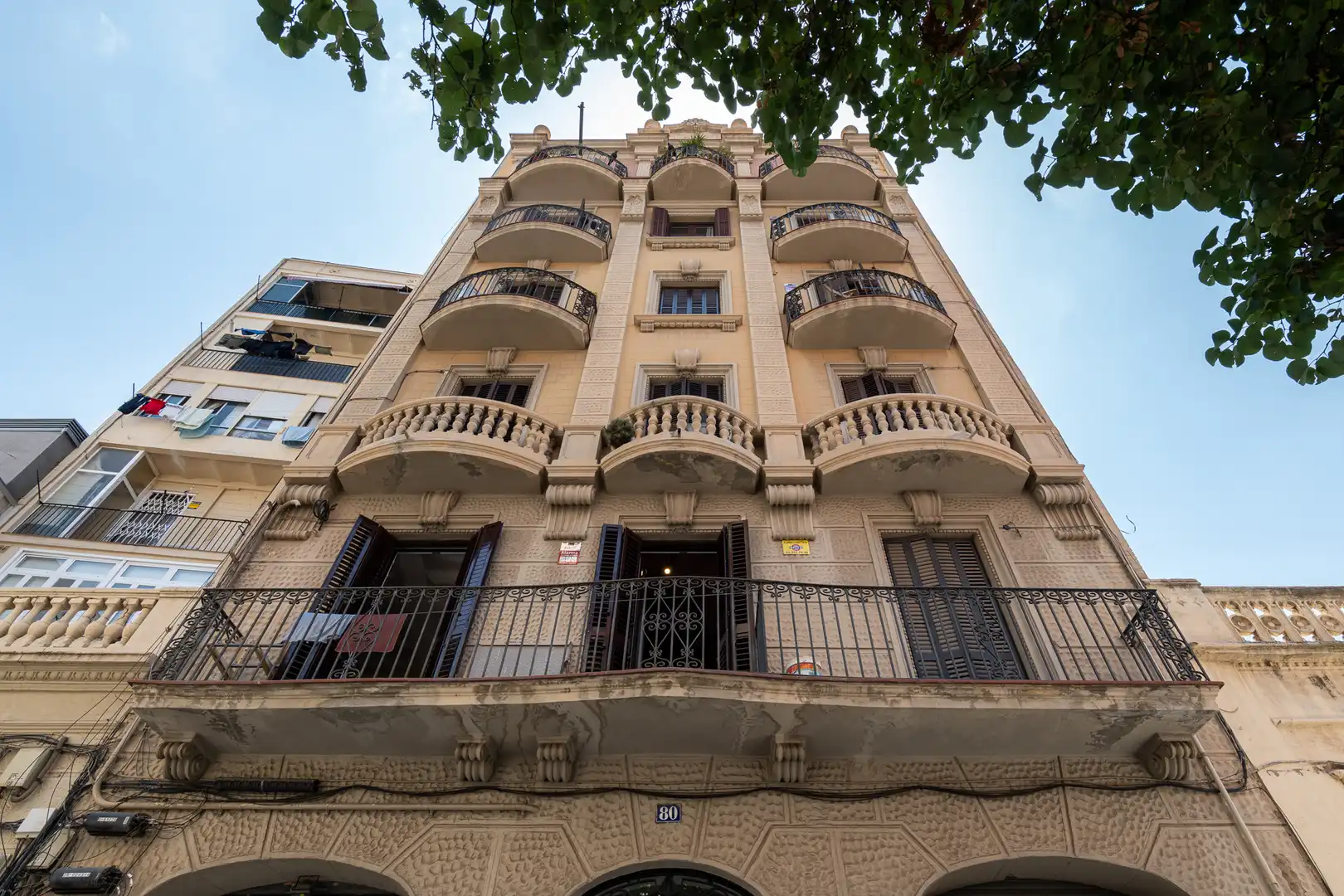 Pis amb balcó en venda a Carrer de Leiva 32