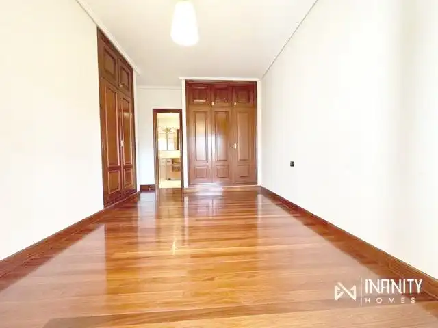Schlafzimmer von Maisonette zur Miete in Bilbao  mit Heizung, Privatgarten und Terrasse