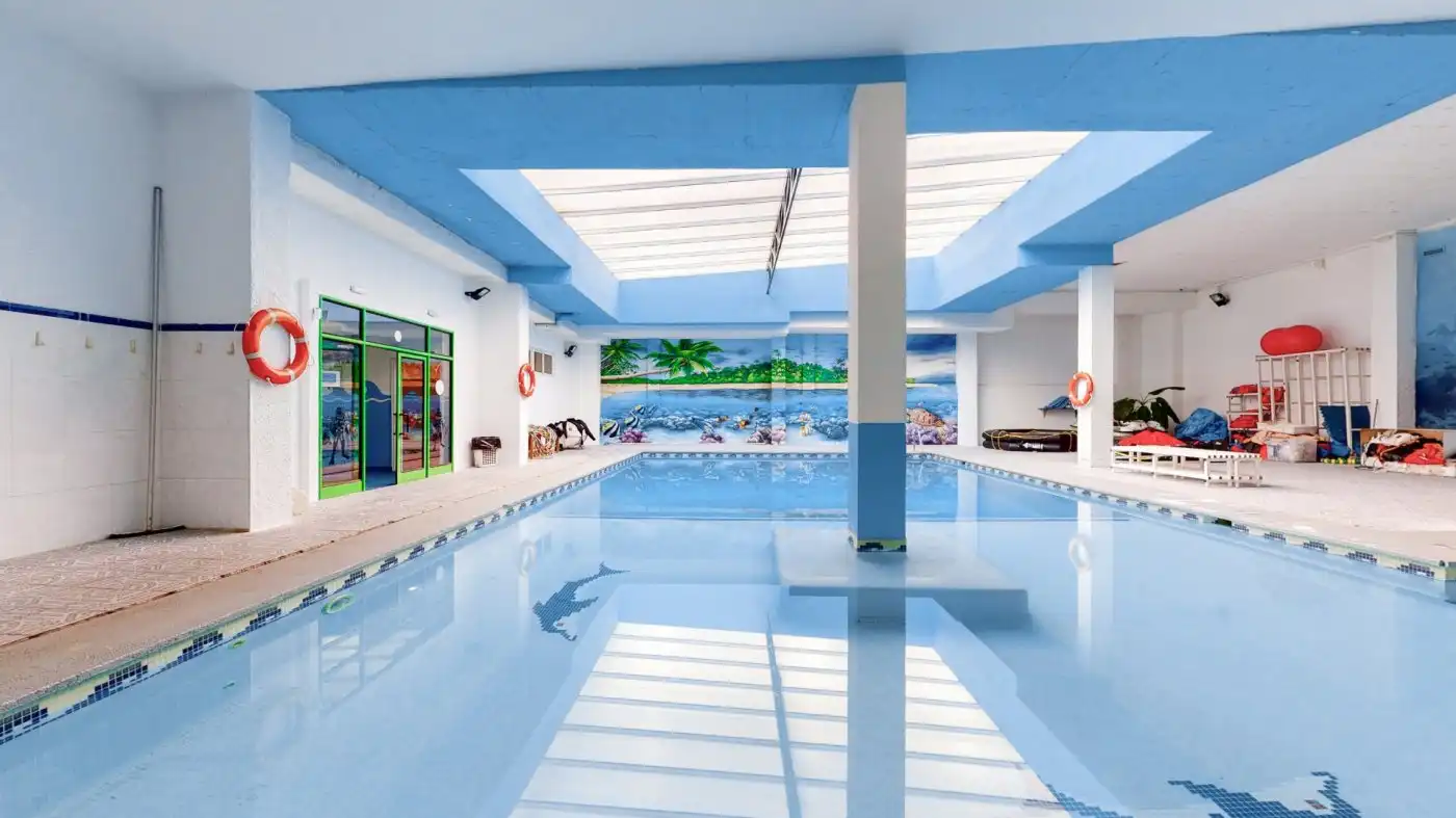Piscina de Local en venda en Benalmádena amb Aire condicionat