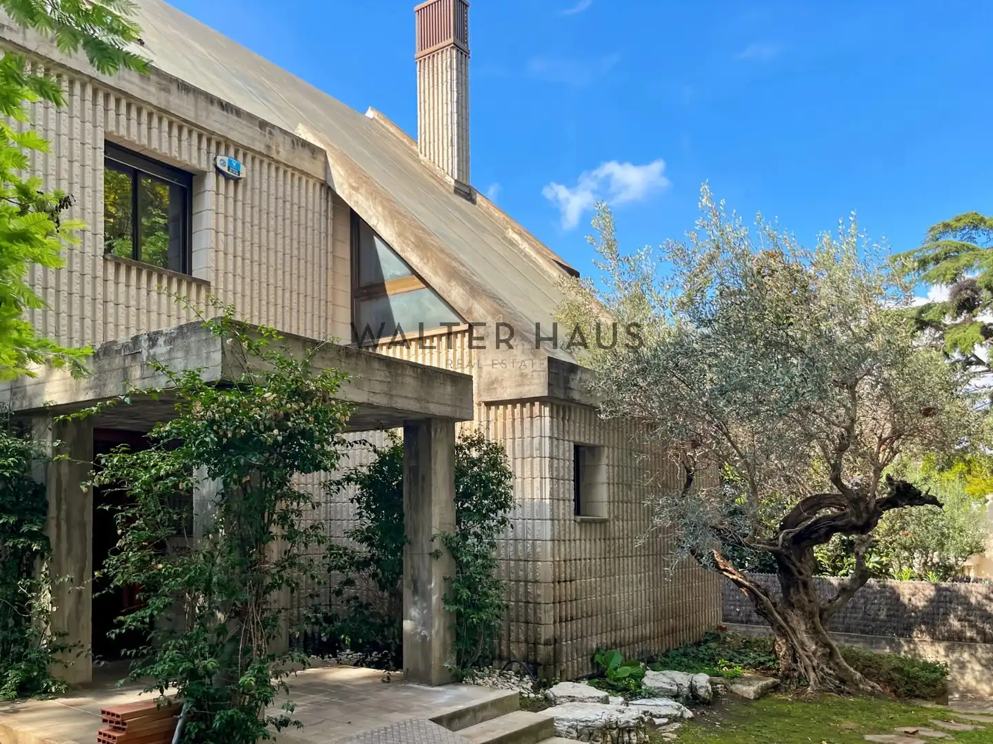 Houses for rent in Carrer d'Àngel Guimerà, L'Eixample