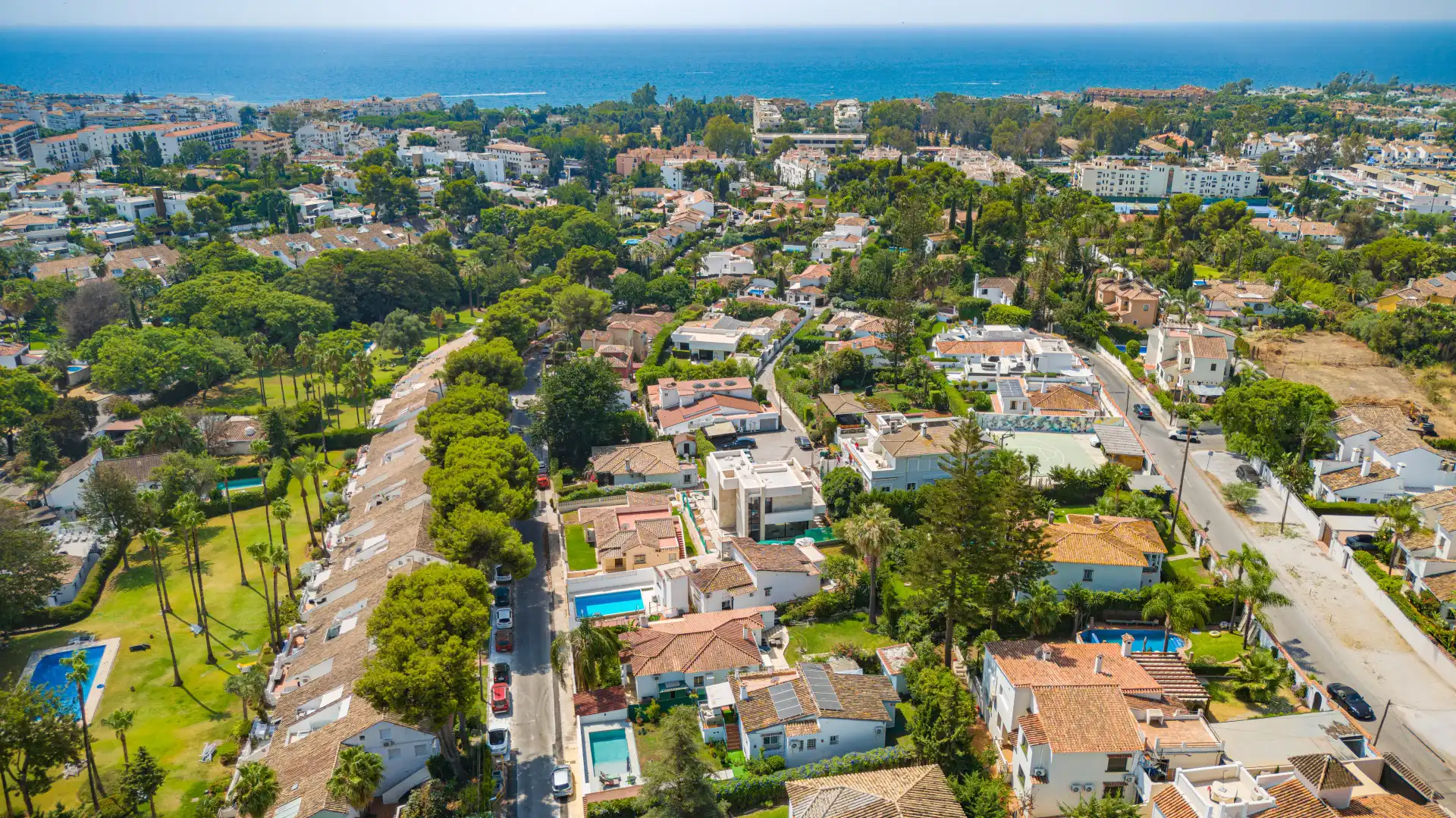 Vista exterior de Casa o chalet en venta en Marbella con Jardín privado, Terraza y Piscina