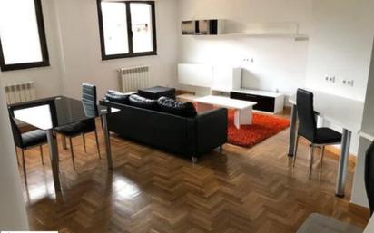 Sala d'estar de Apartament en venda en Villamayor amb Calefacció