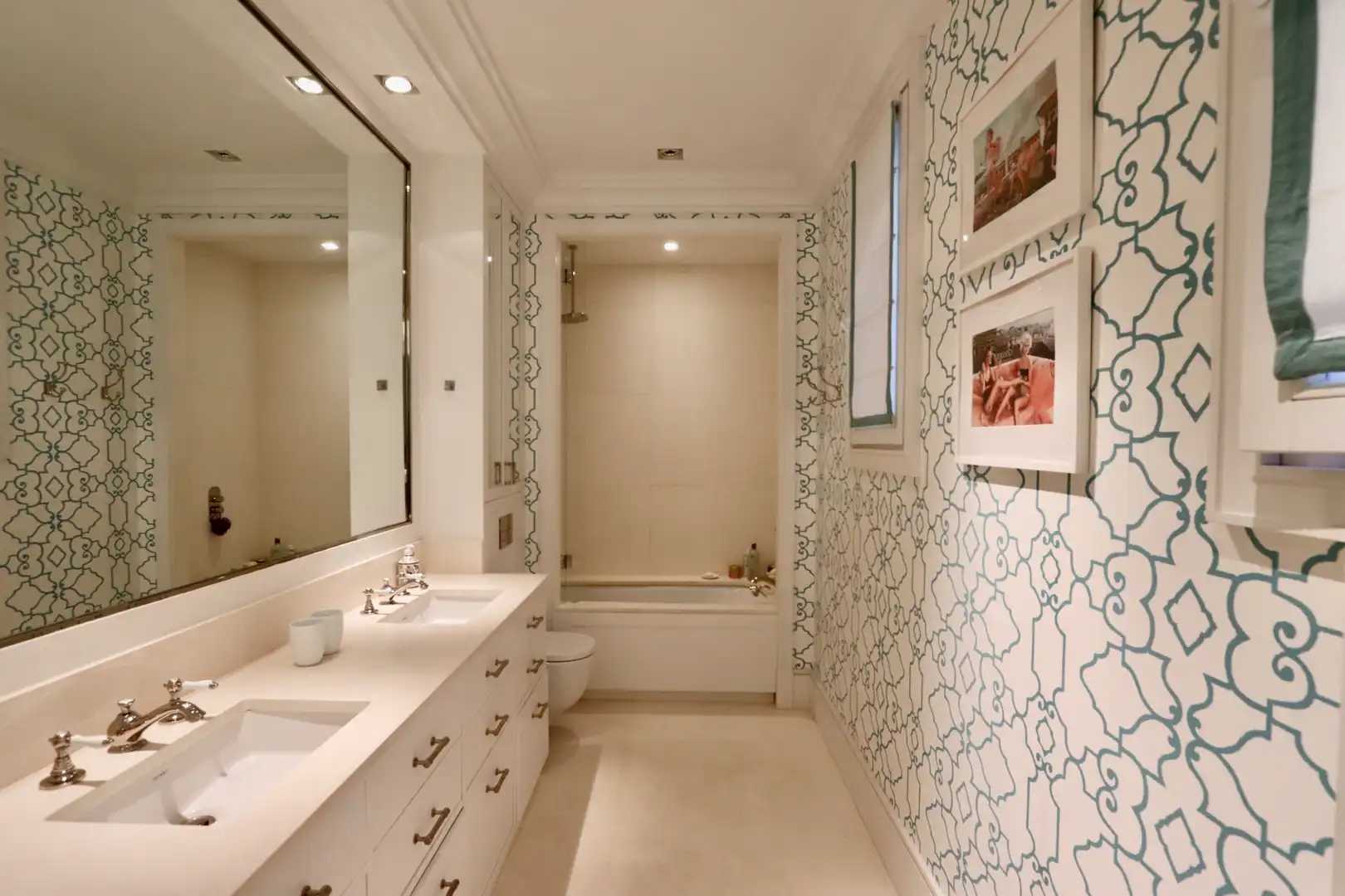 Bathroom of Flat for sale in Madrid  with Air Conditioner, Heating and Storage room