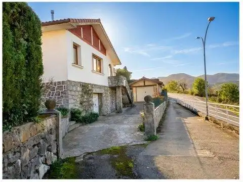 Vista exterior de Casa o xalet en venda en Zaratamo, Bizkaia