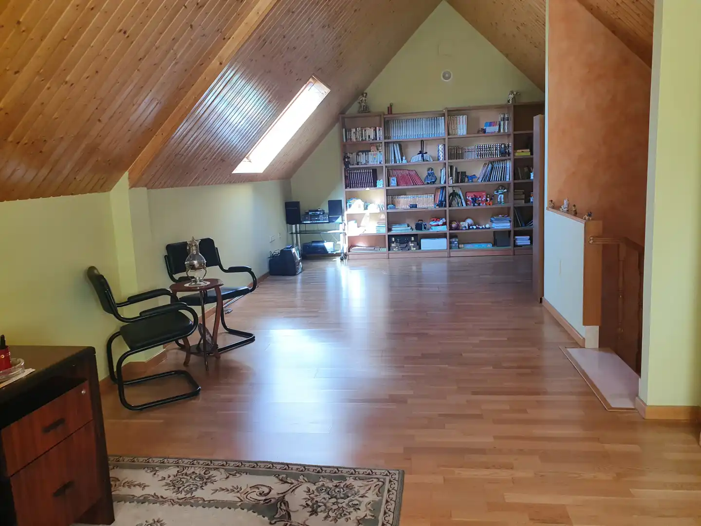 Sala d'estar de Casa o xalet en venda en León Capital  amb Calefacció, Jardí privat i Forn
