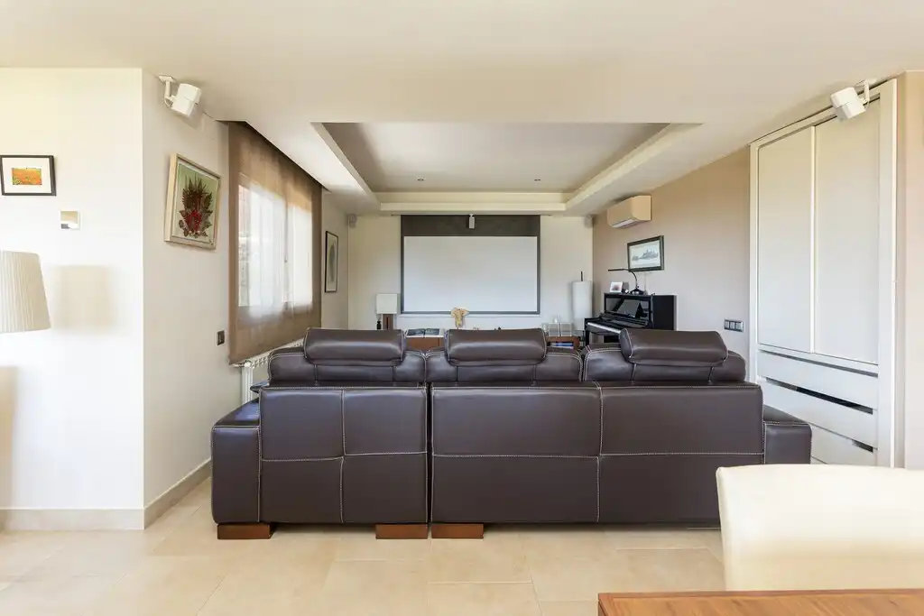 Sala d'estar de Casa o xalet en venda en La Garriga amb Aire condicionat, Calefacció i Jardí privat