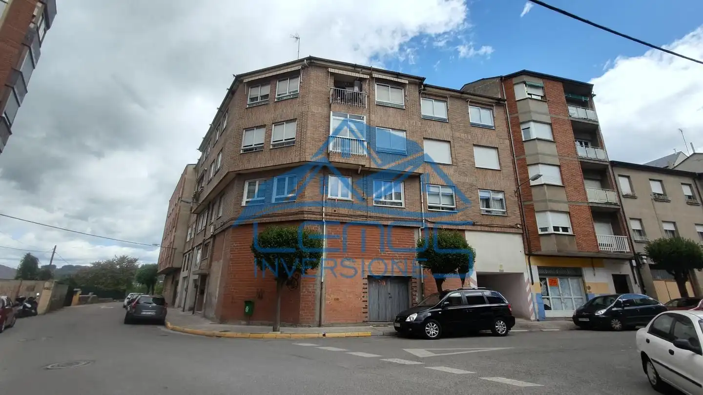 Vista exterior de Piso en venta en Ponferrada