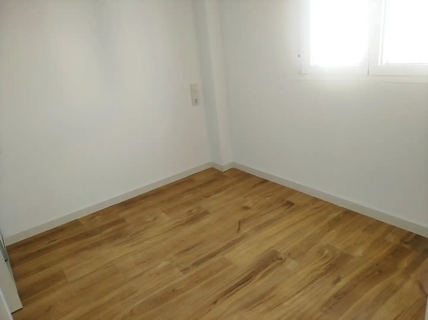 Habitación de Apartamento de alquiler en El Campello con Aire acondicionado, Calefacción y Parquet