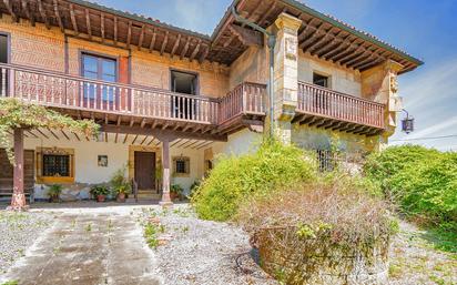 Außenansicht von Haus oder Chalet zum verkauf in Polanco mit Privatgarten, Terrasse und Balkon