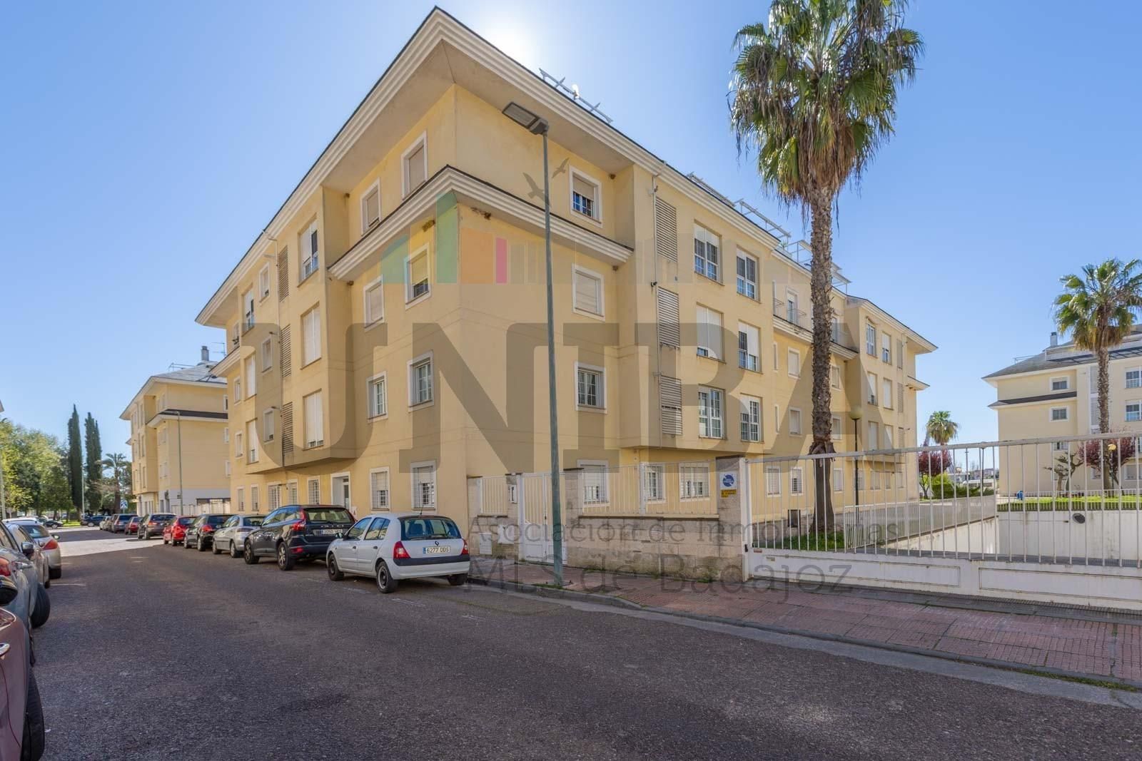 Vista exterior de Apartament en venda en Badajoz Capital amb Aire condicionat, Calefacció i Jardí privat