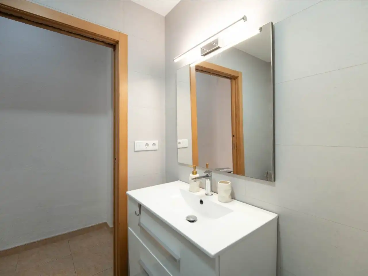 Baño de Piso en venta en La Pobla de Vallbona con Aire acondicionado, Calefacción y Jardín privado