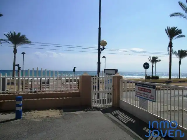 Vista exterior de Apartamento de alquiler en El Campello con Aire acondicionado, Terraza y Amueblado