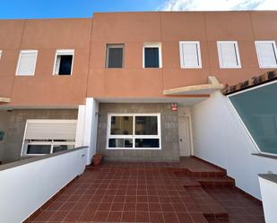 Vista exterior de Casa adosada en venda en Puerto del Rosario amb Terrassa