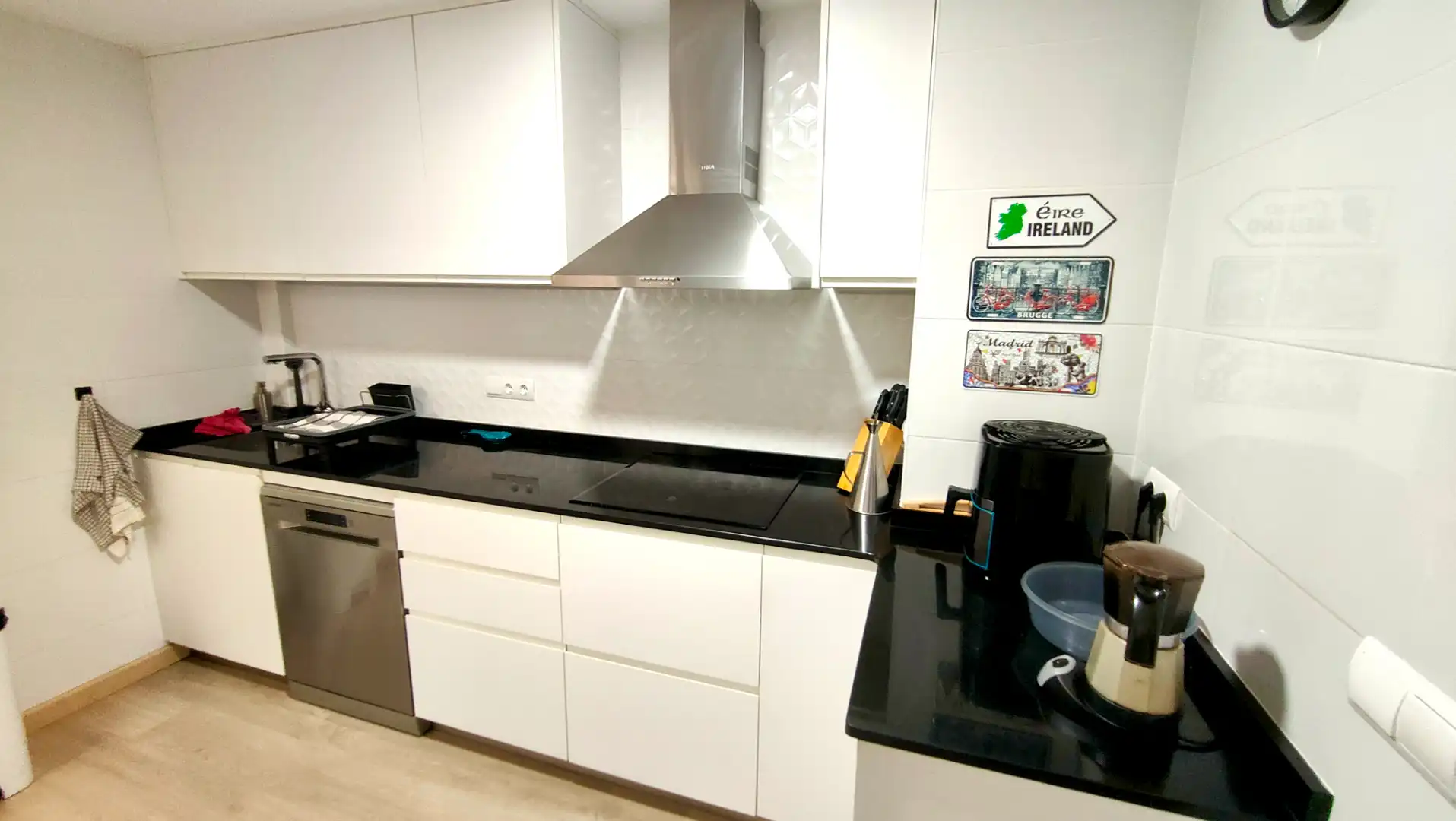 Cocina de Casa adosada en venta en Santa Pola con Aire acondicionado, Calefacción y Jardín privado