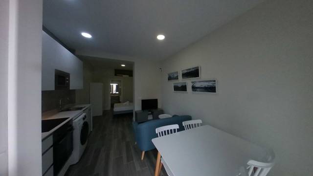 Piso en Alquiler en Calle de Sandalio López en Tres Olivos - Valverde