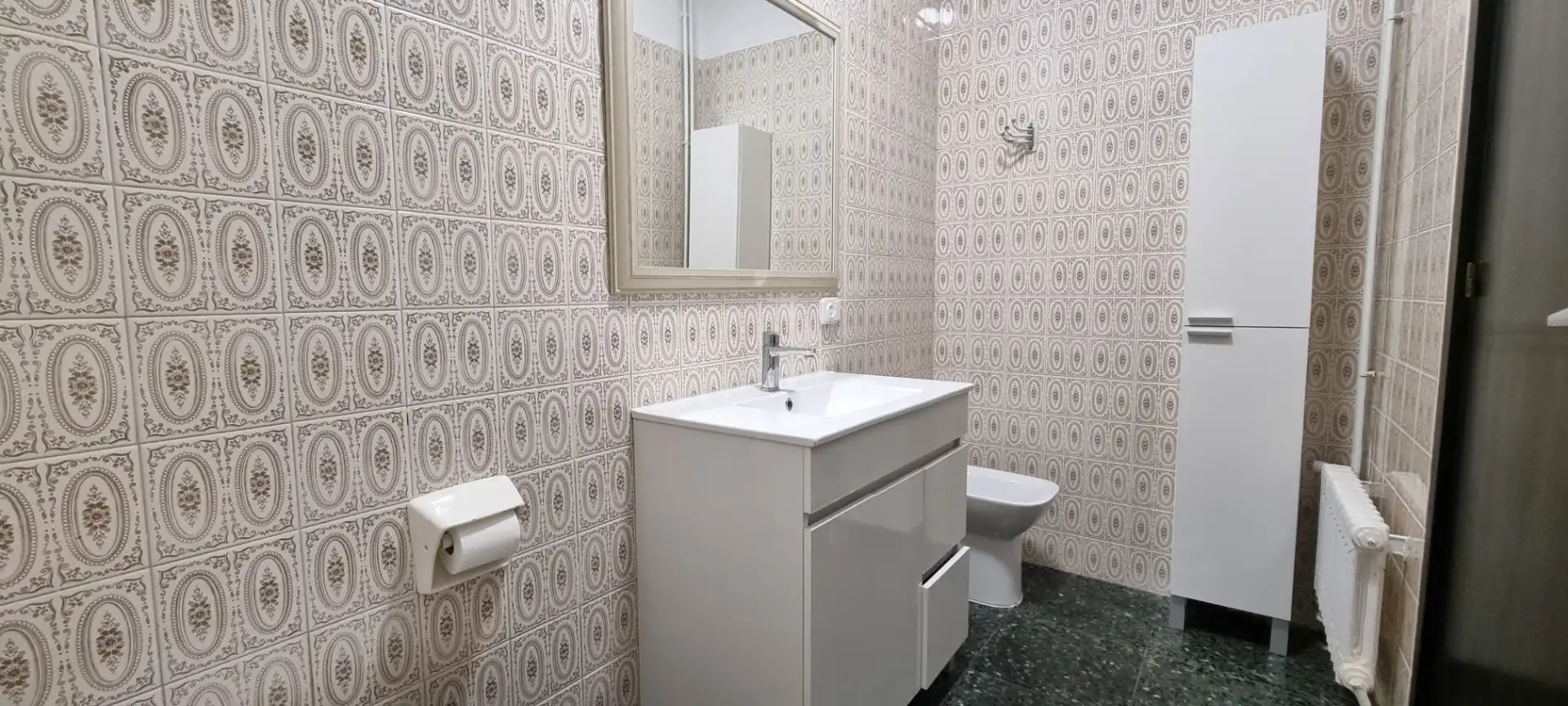 Badezimmer von Wohnung zum Verkauf in Badalona mit Heizung und Balkon