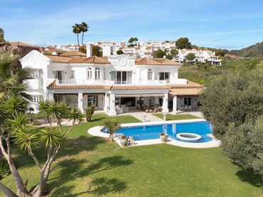 Casa amb piscina en venda a Nueva Andalucía