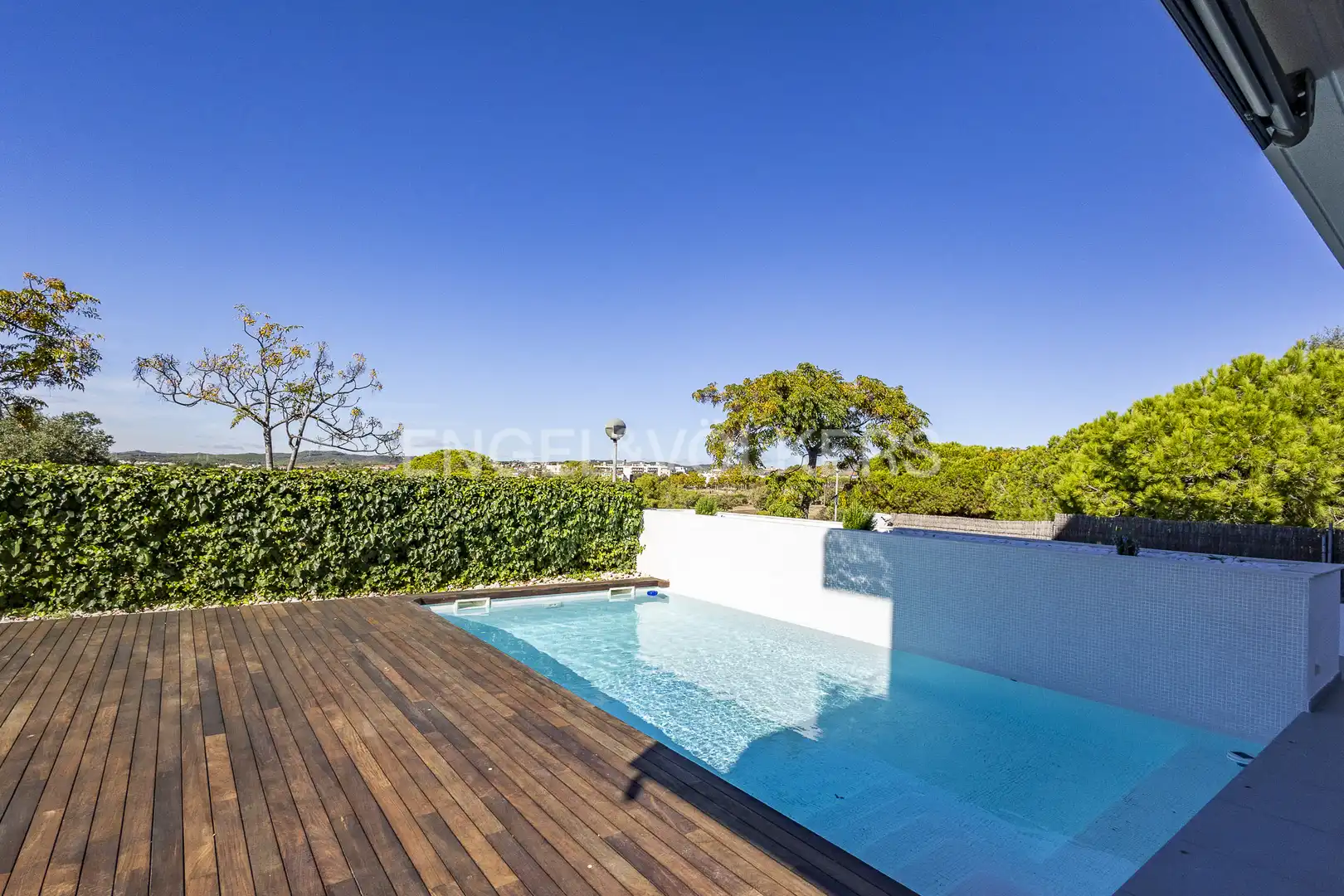 Piscina de Casa o chalet en venta en Vilanova i la Geltrú con Aire acondicionado, Calefacción y Jardín privado