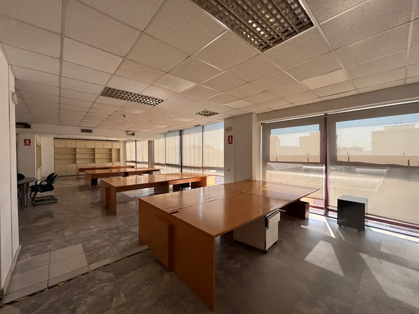 Büro zur Miete in Sevilla mit Klimaanlage, Heizung und Internet