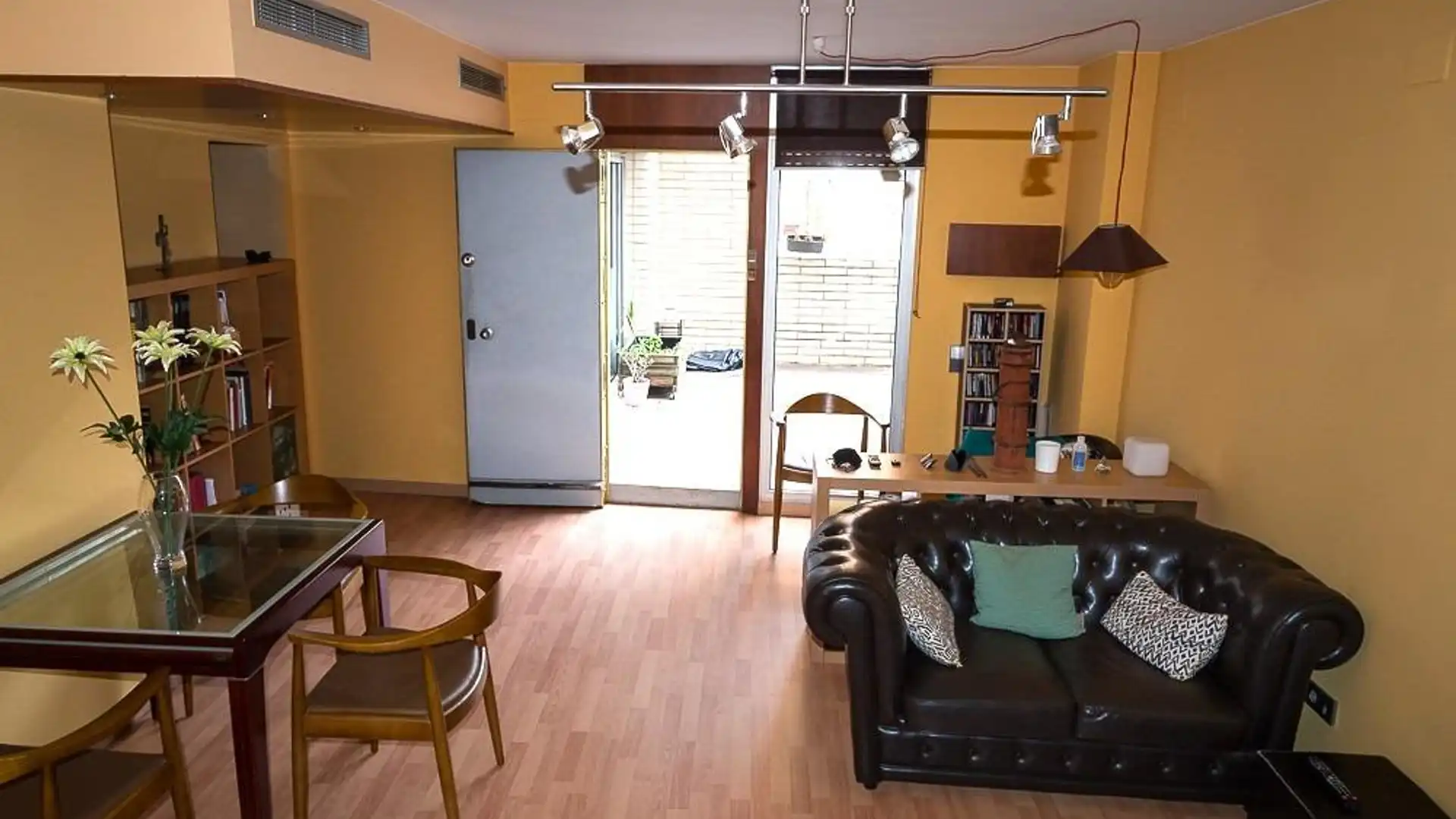 Living room of Flat for sale in  Barcelona Capital  with Air Conditioner, Parquet flooring and Terrace