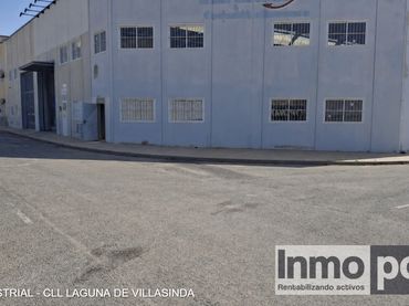 Nave industrial in vendita a Calle Laguna de Villasinda 24