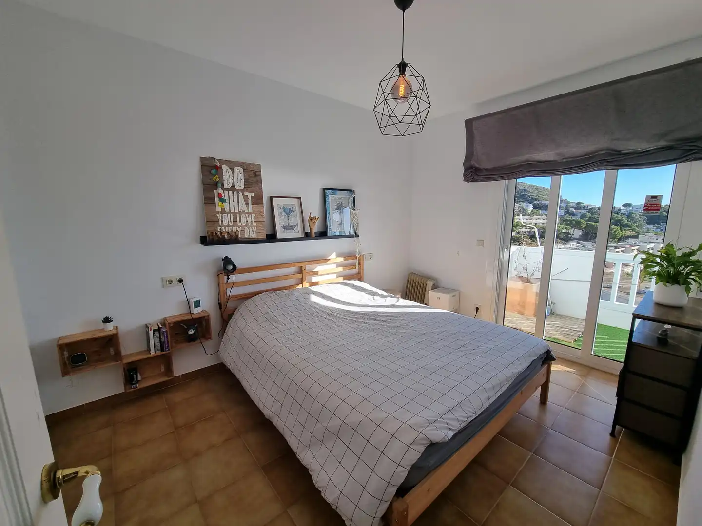 Schlafzimmer von Einfamilien-Reihenhaus zum Verkauf in Roses mit Klimaanlage, Heizung und Privatgarten