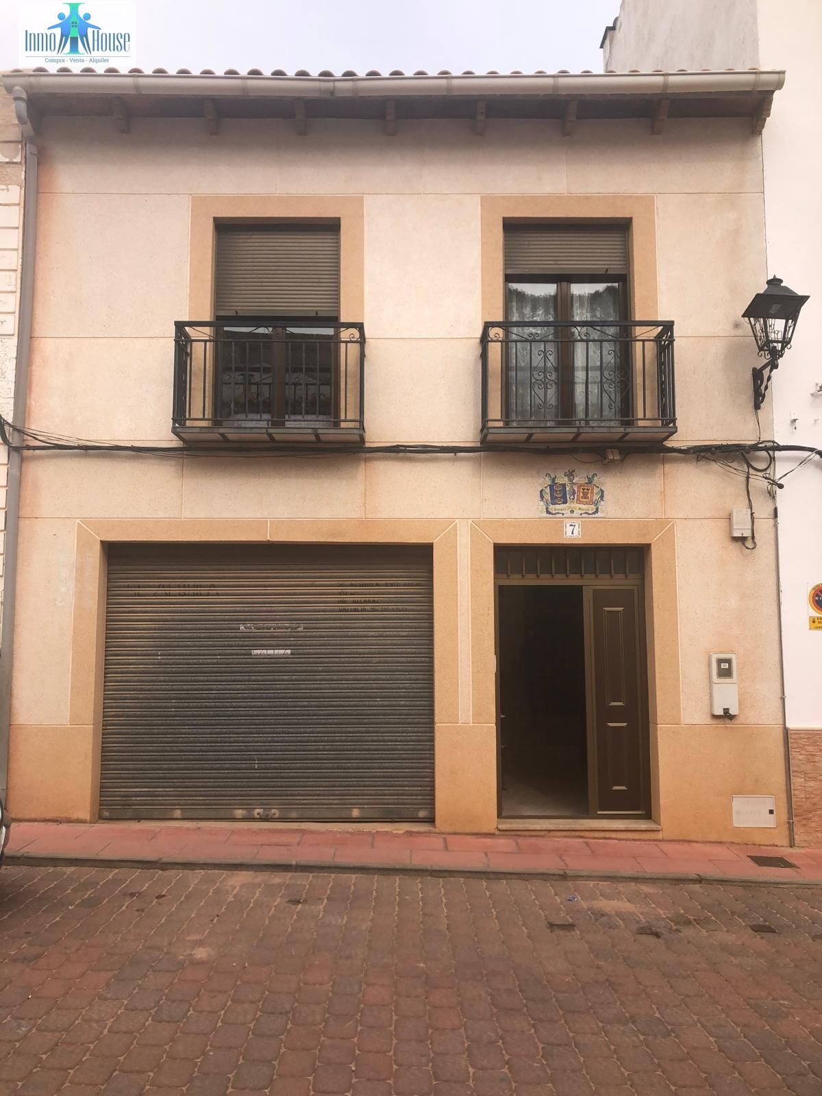 Vista exterior de Casa o xalet en venda en Alcaraz amb Terrassa i Balcó