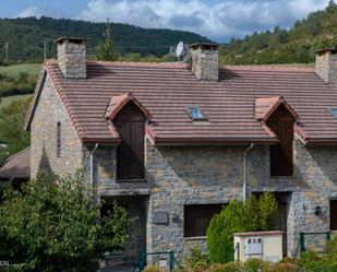 Vista exterior de Casa o xalet en venda en  Huesca Capital amb Jardí privat, Terrassa i Balcó